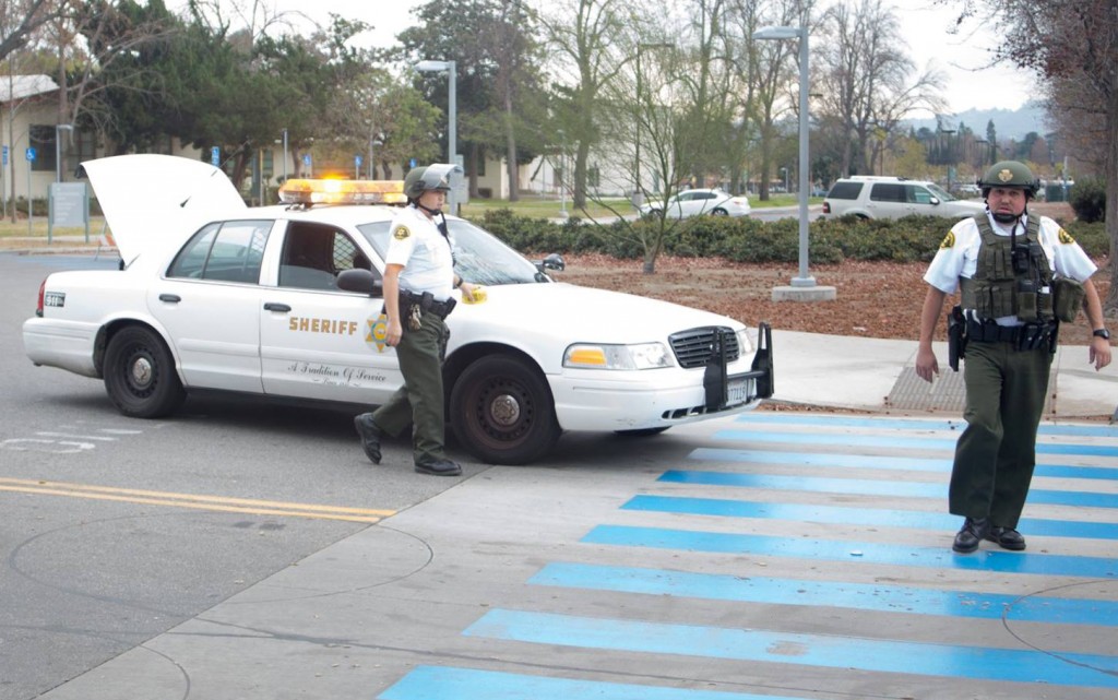 Lockdown: Officers from the sheriff's department block the main entrance to Los Angeles Valley College because of a gun threat. Valley Glen, Calif. Feb. 6, 2014. Photo: Nelger Carrera