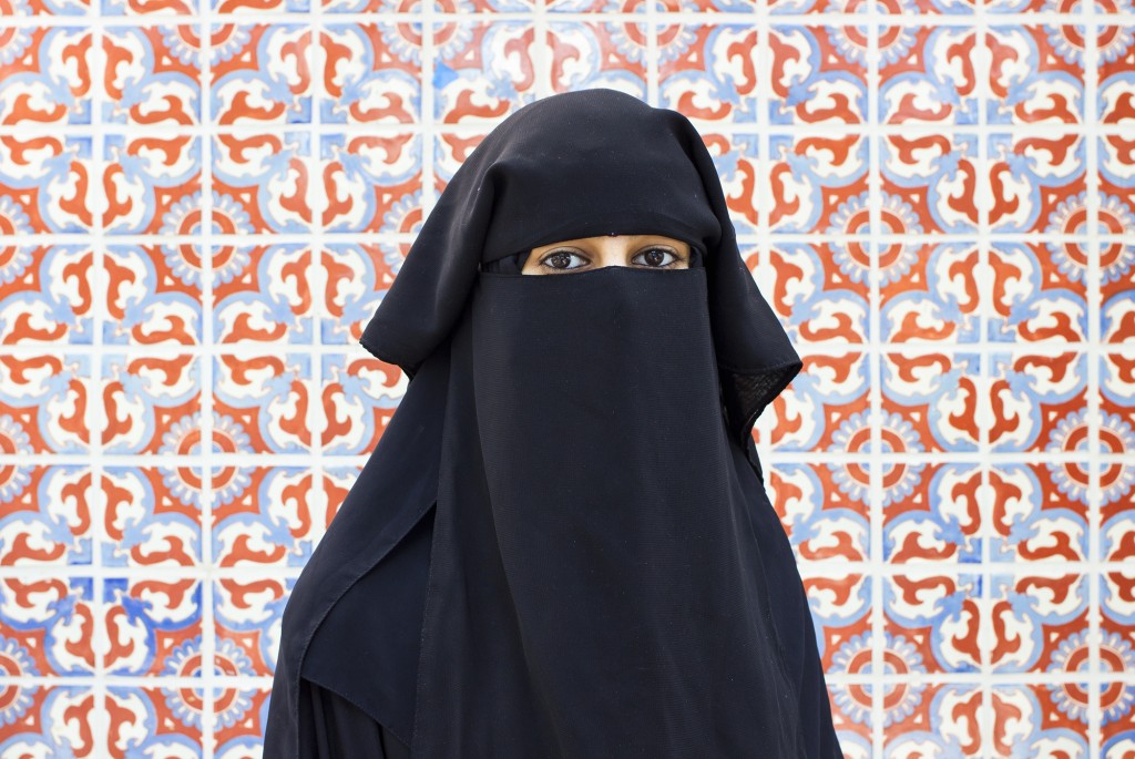 Aaliya Shakoor stands beside the Library/Learning Crossroads building of Pierce College in Woodland Hills, Calif., on Nov. 10, 2014. Shakoor is a Pierce College education major who wears a burka as part of her muslim faith. Photo: Nicolas Heredia