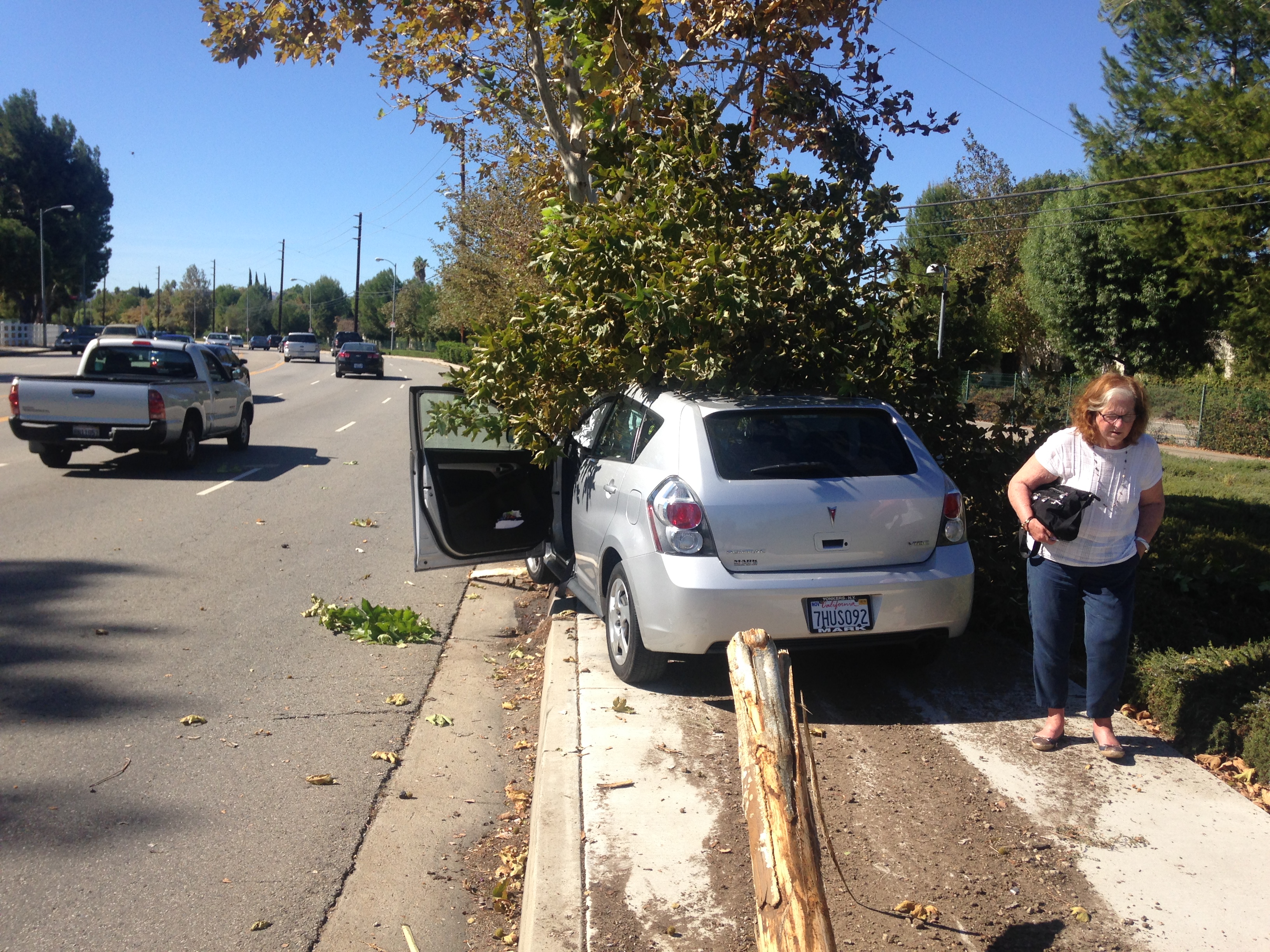 BRIEF: Car crash on Victory leaves vehicle on sidewalk