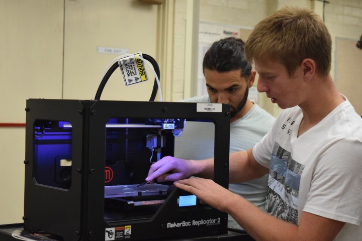 Joel Simonoff, 18, demonstrates to his club members how to properly set up a 3D printer at the Makerspace club meeting on November 4, 2015 at Pierce College's Applied Technology building. Joel Simonoff is majoring in Computer Engineering and plans to later on transfer to a university after completing all of his GEs. Photo by: Gerryleo Sarmiento
