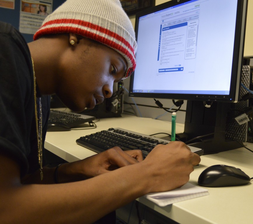 First year student, DeAntoine Wade, 19, Business major, fills out fafsa on-line in the Financial Aid Office on the second floor of the Student Service Building on Tuesday, Feb. 23, 2016 in Pierce College campus in Woodland Hills, Calif. Photo: Laura Chen