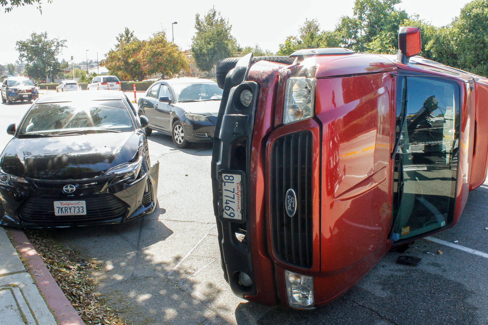 Brief: Accident on Victory Boulevard