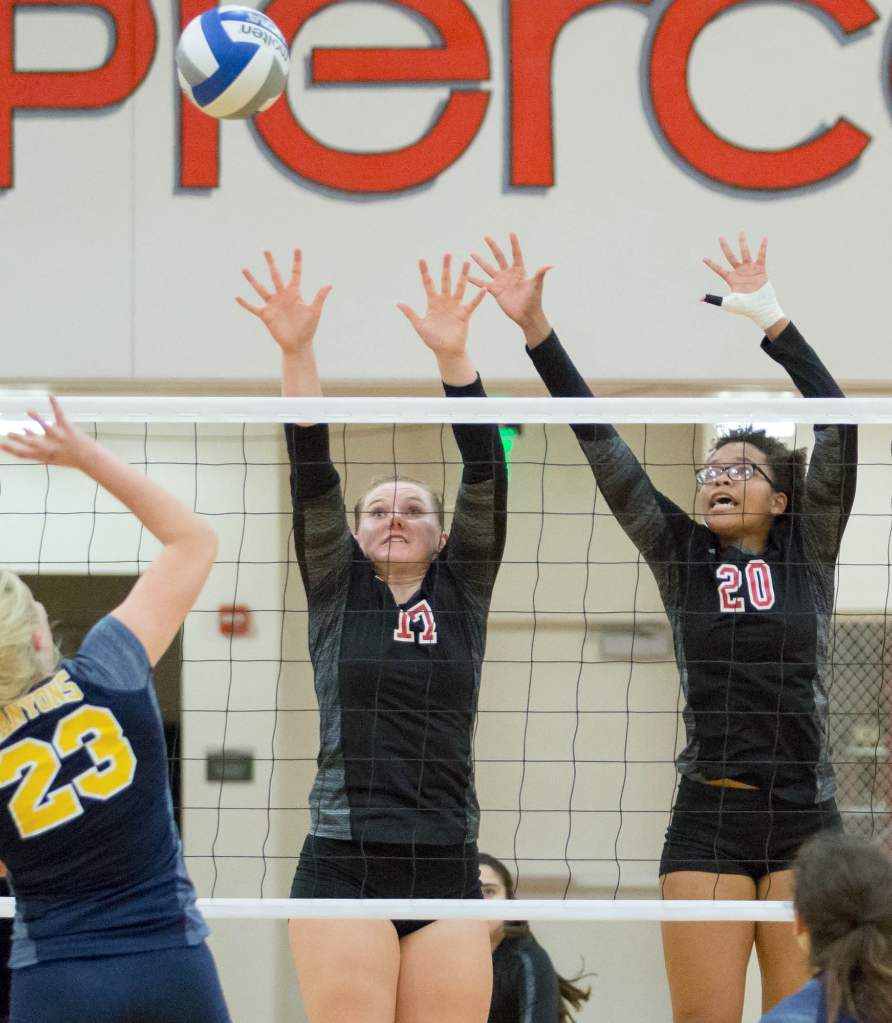 Volleyball falls prey to Cougars