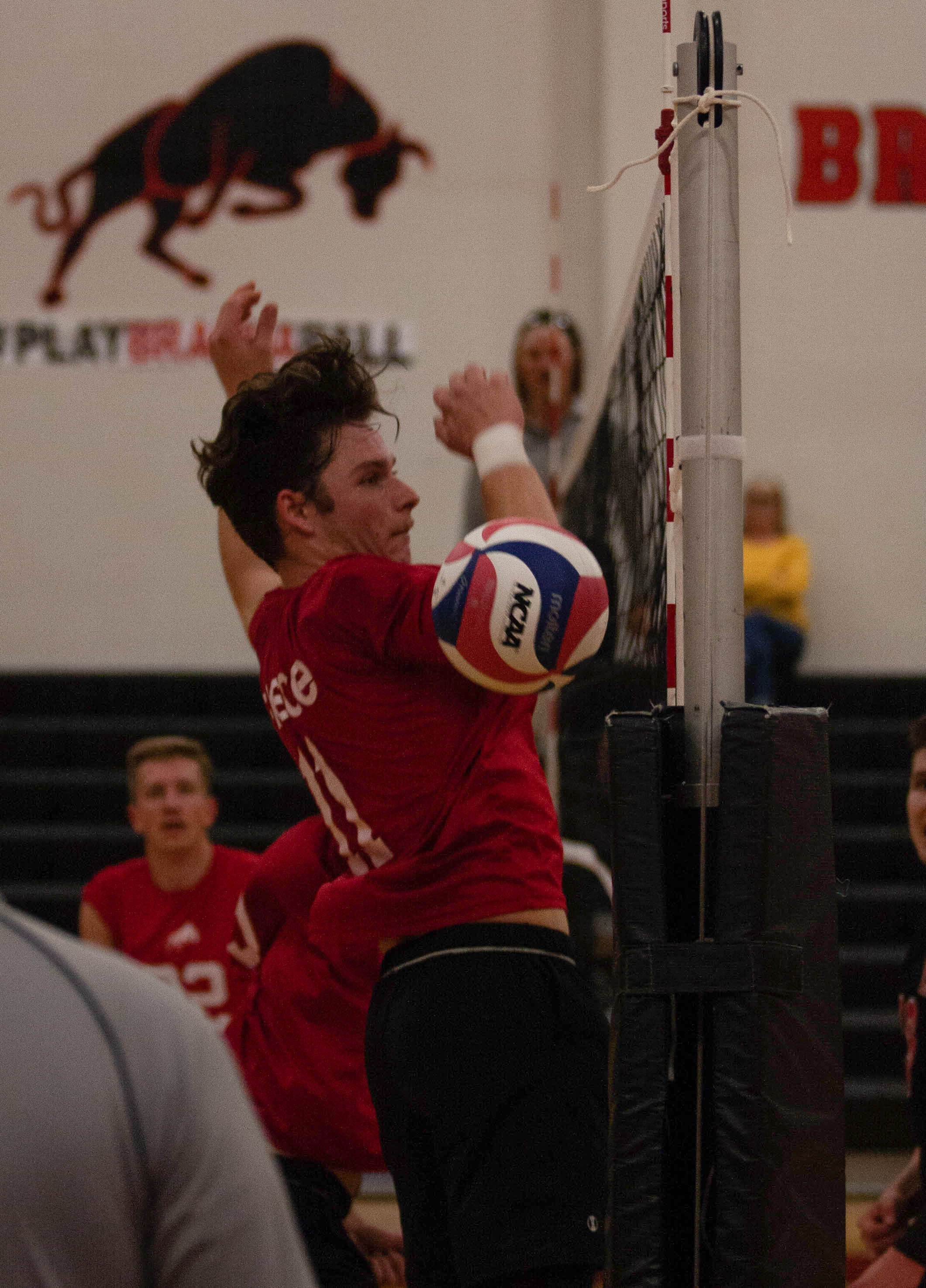 Men’s volleyball lose conference opener