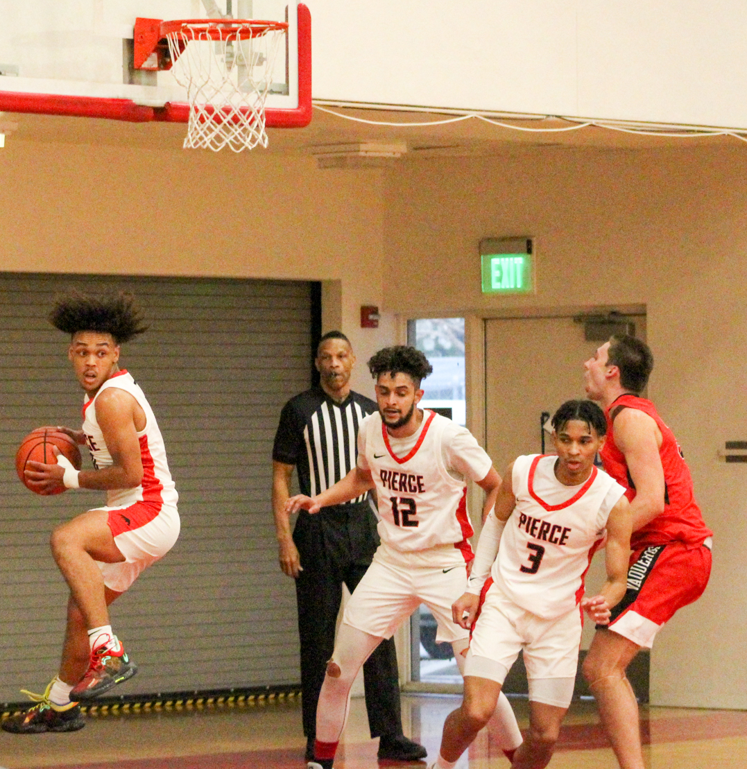 Men’s hoops returned to the court