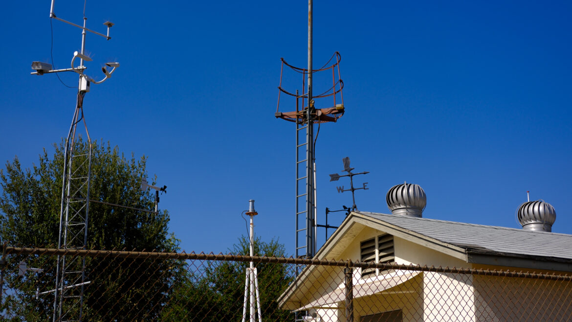 Weather station tracks recent heat wave