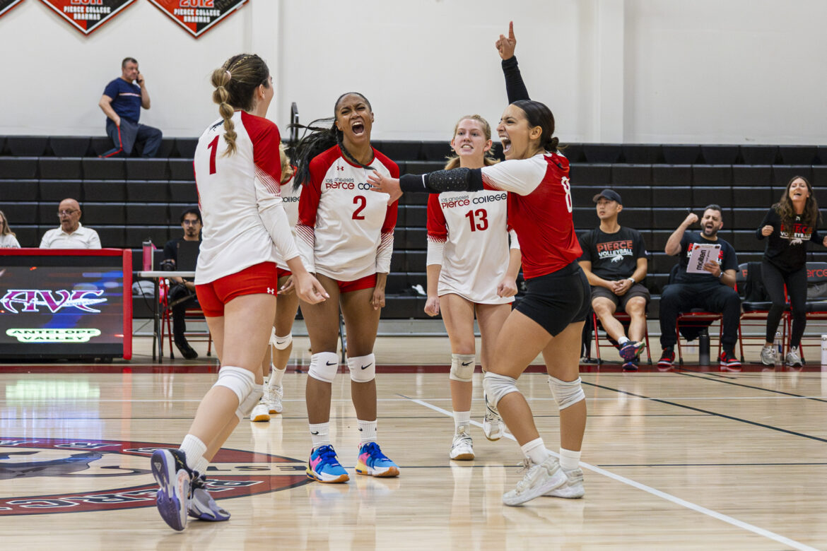 Women’s volleyball loses close  match against Antelope Valley