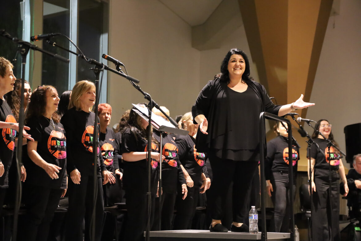 Choir hosts Thanksgiving show and potluck