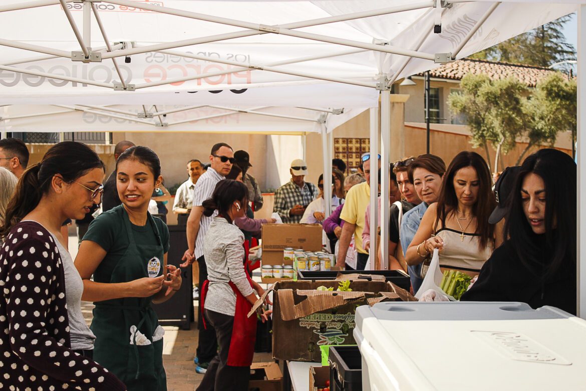 Brahma Bodega distributes fresh food and kindness