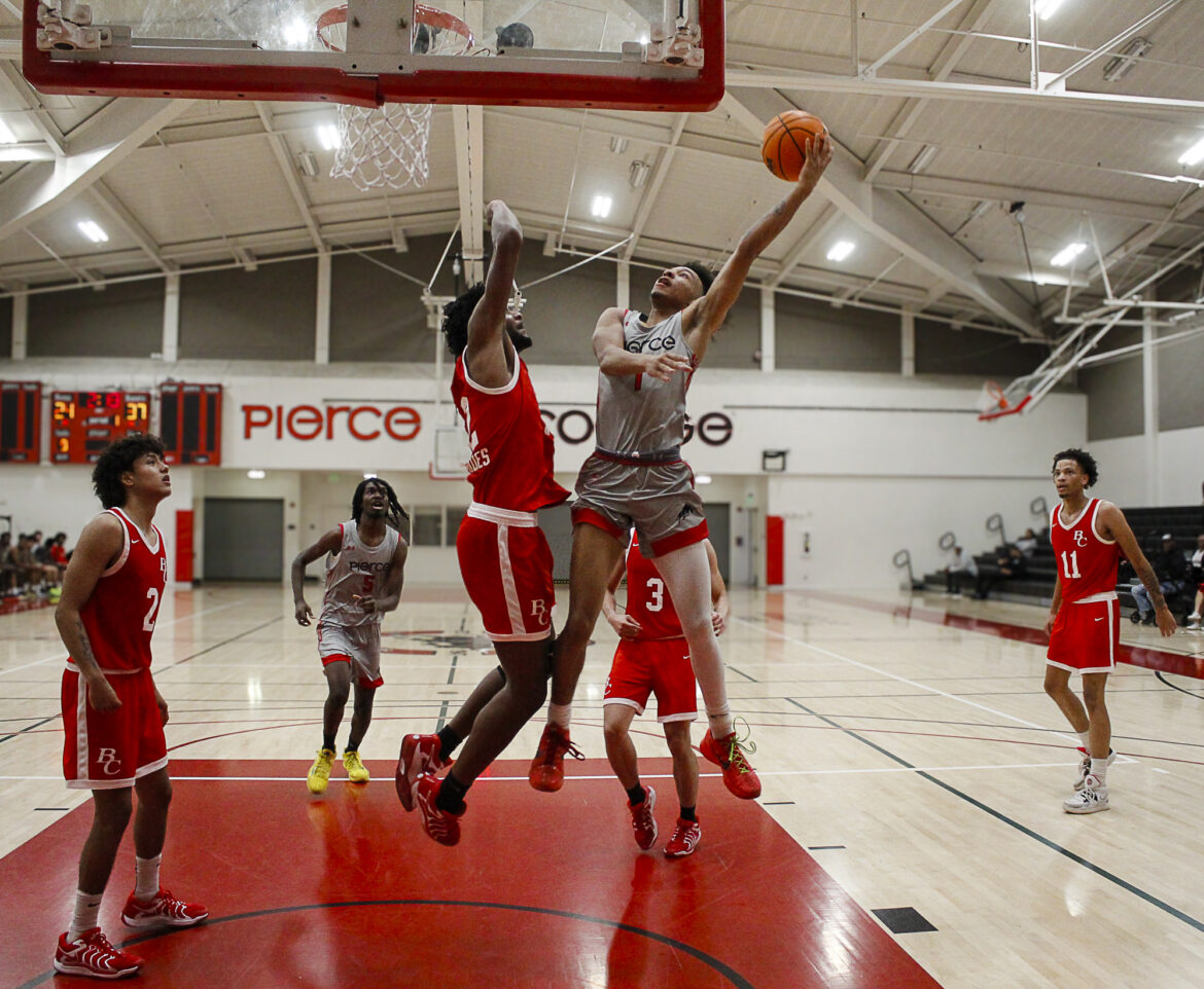 Men’s basketball loses to  Bakersfield College 73-61