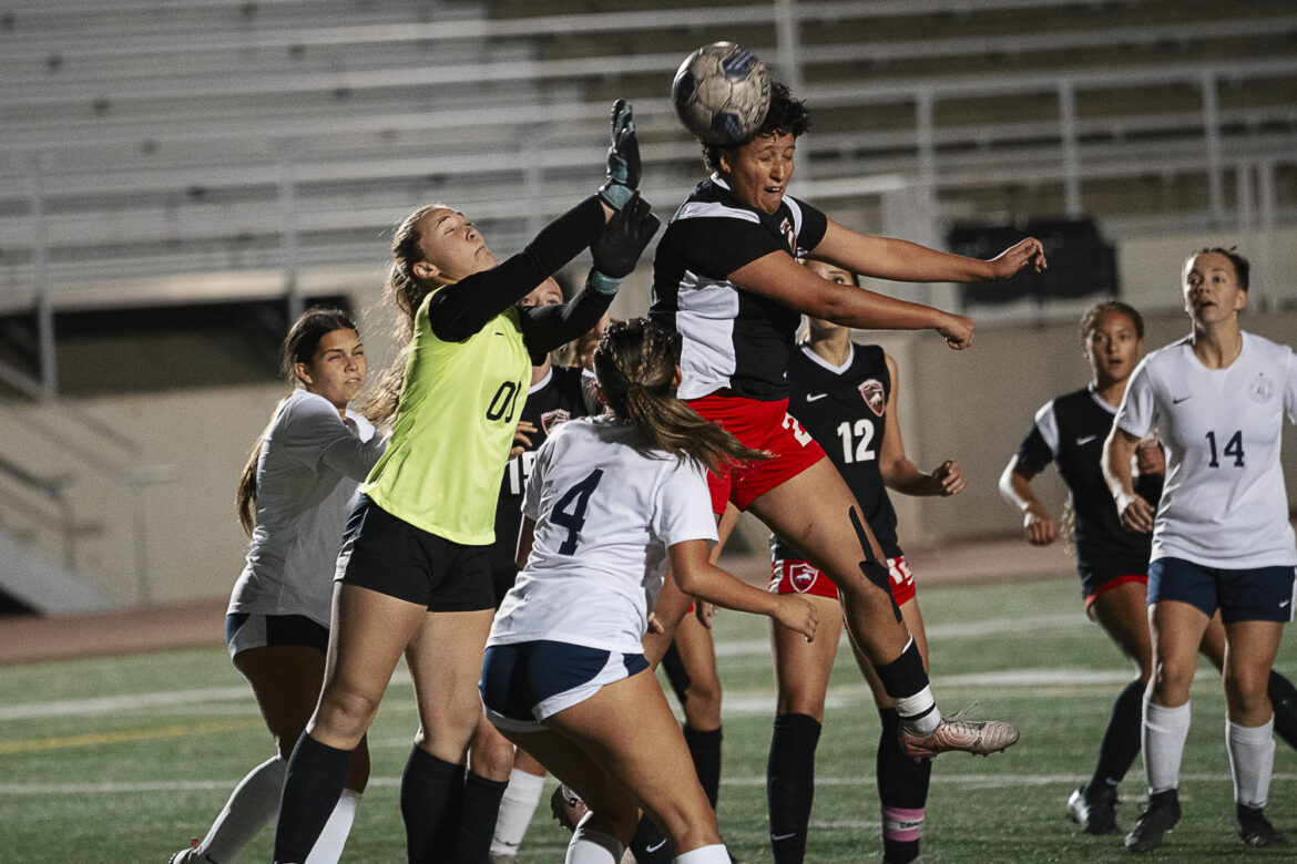 Women’s soccer defeats El Camino in first-round playoff