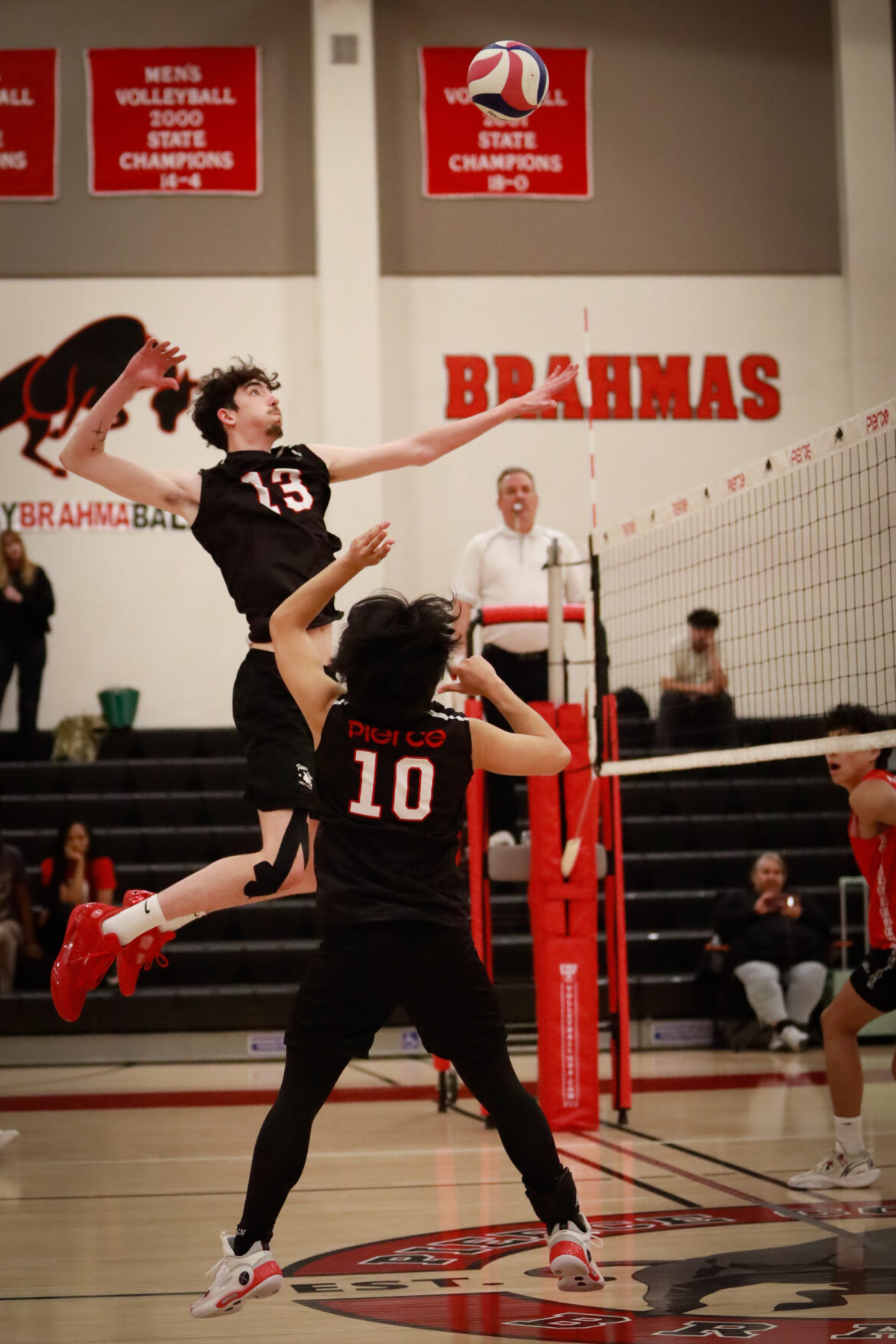 Men’s volleyball stumbles against Long Beach Vikings